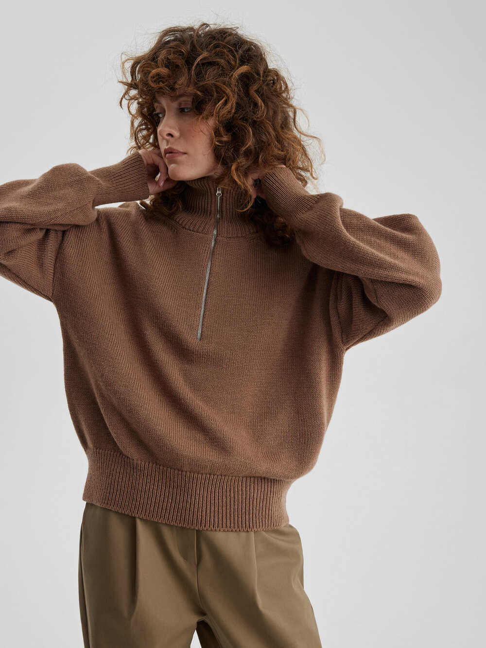 Свитер свободного кроя с замком, кофейный