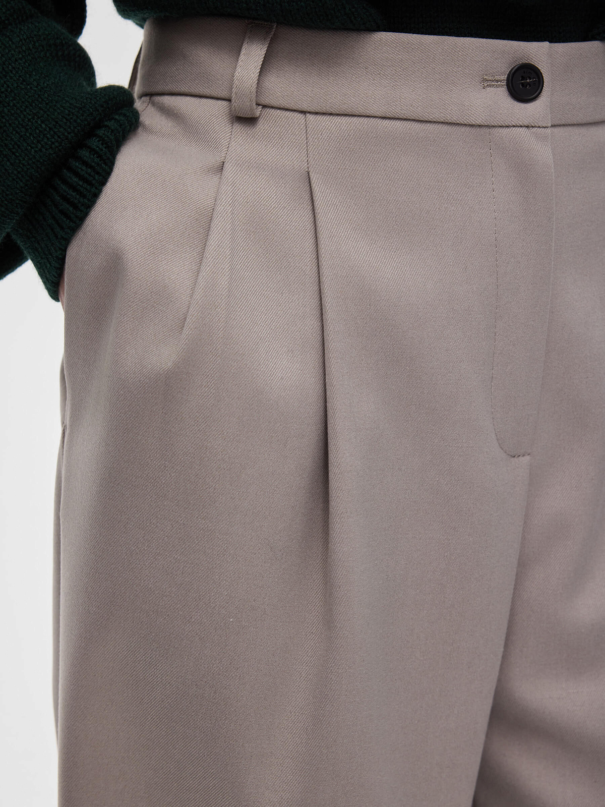 Брюки широкие с защипами, светло-серый