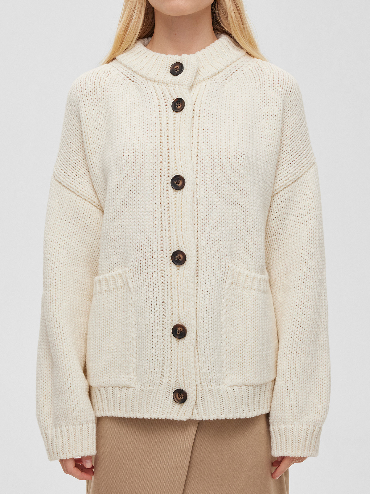 Кардиган на пуговицах крупной вязки, молочный