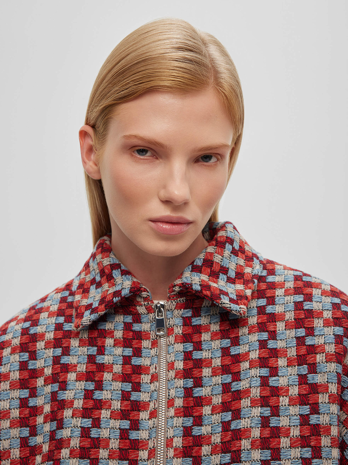 Бомбер утепленный из плетеной ткани 0206, красно-голубой