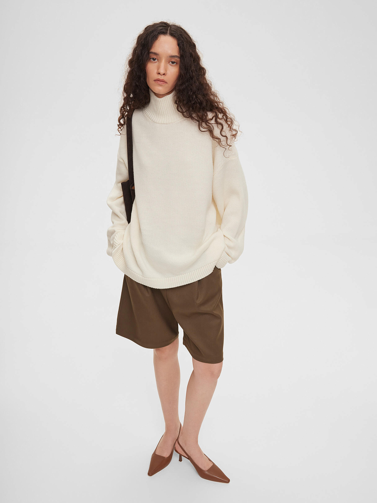 Свитер свободного кроя удлиненный, молочный