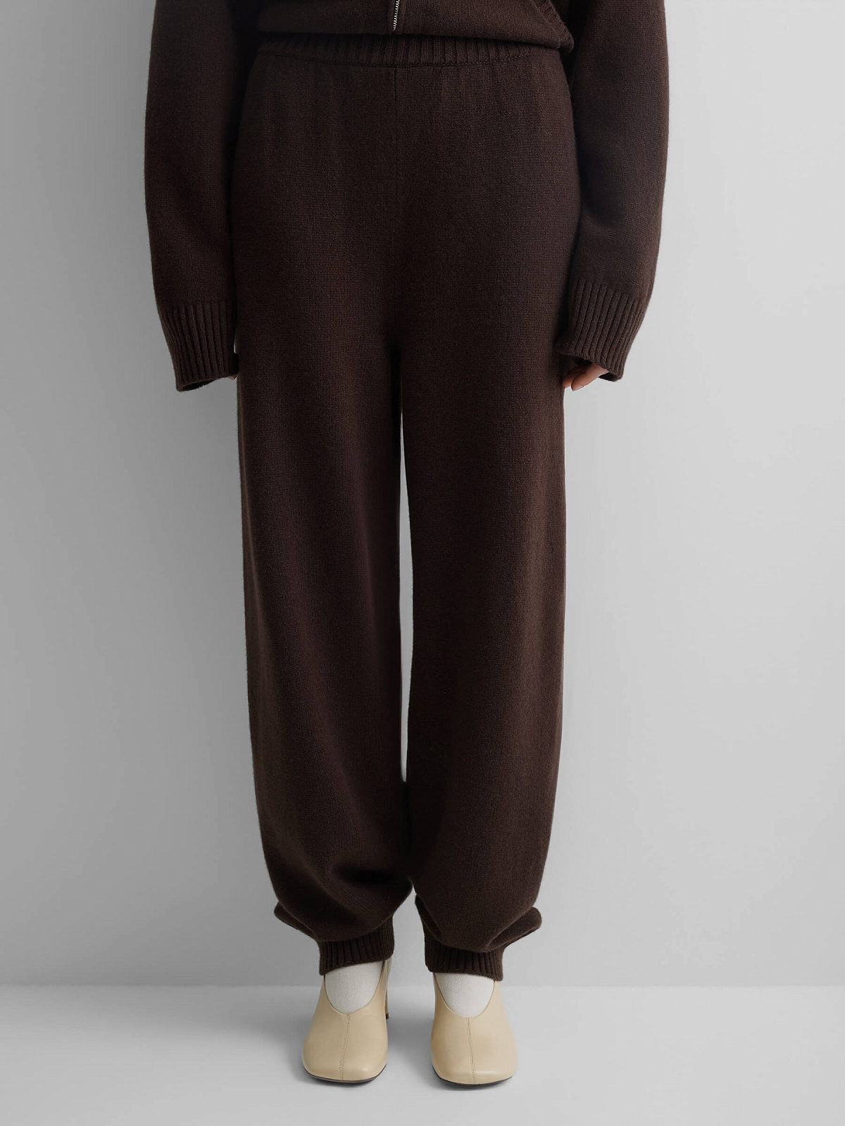 Брюки вязаные джоггеры из 100% мериноса, коричневый