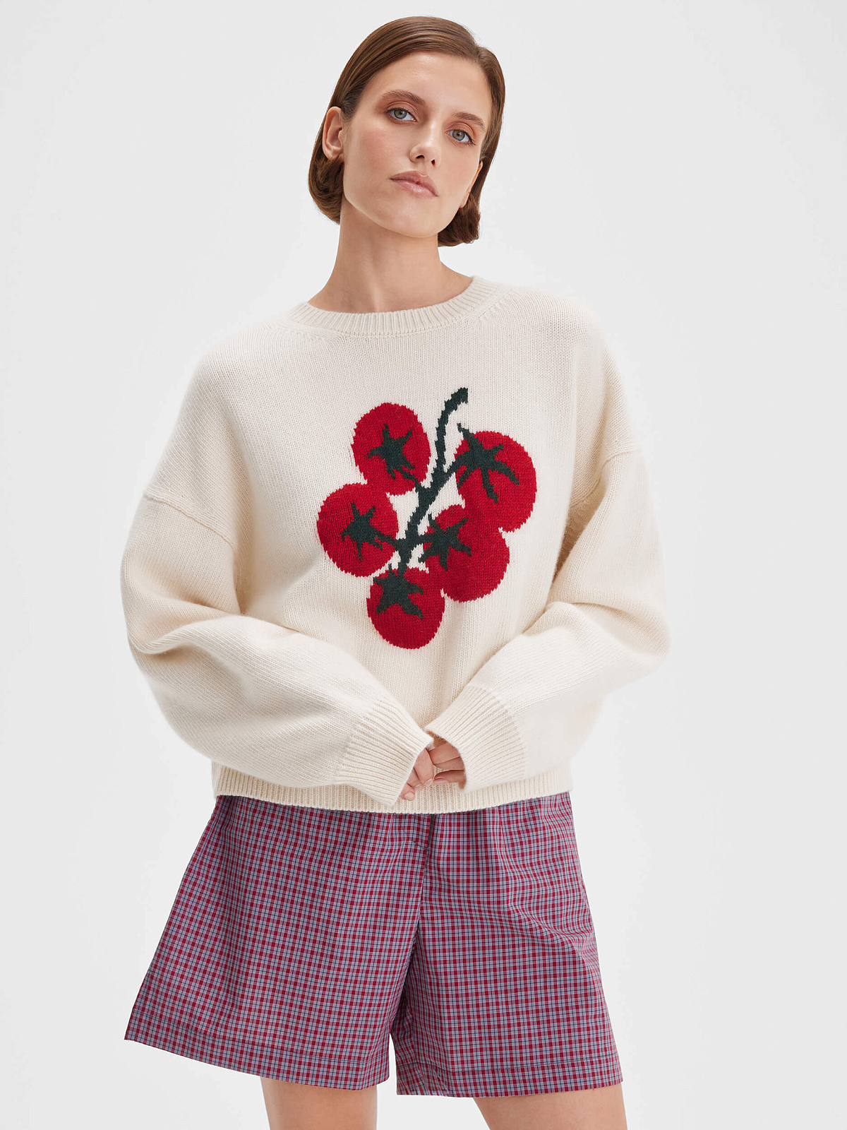 Джемпер с интарсией томаты черри, молочный