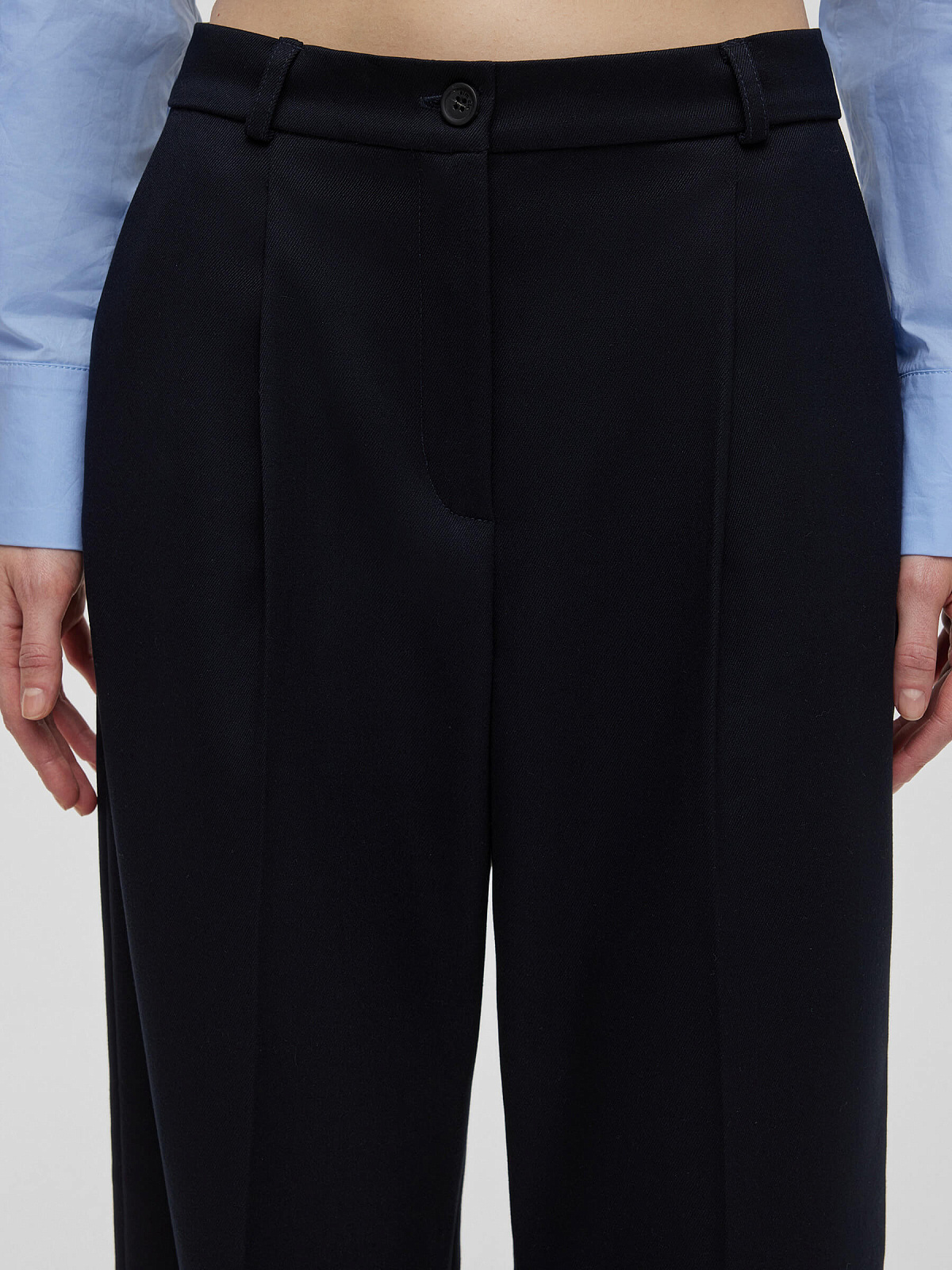 Брюки свободного кроя с защипами, темно-синий