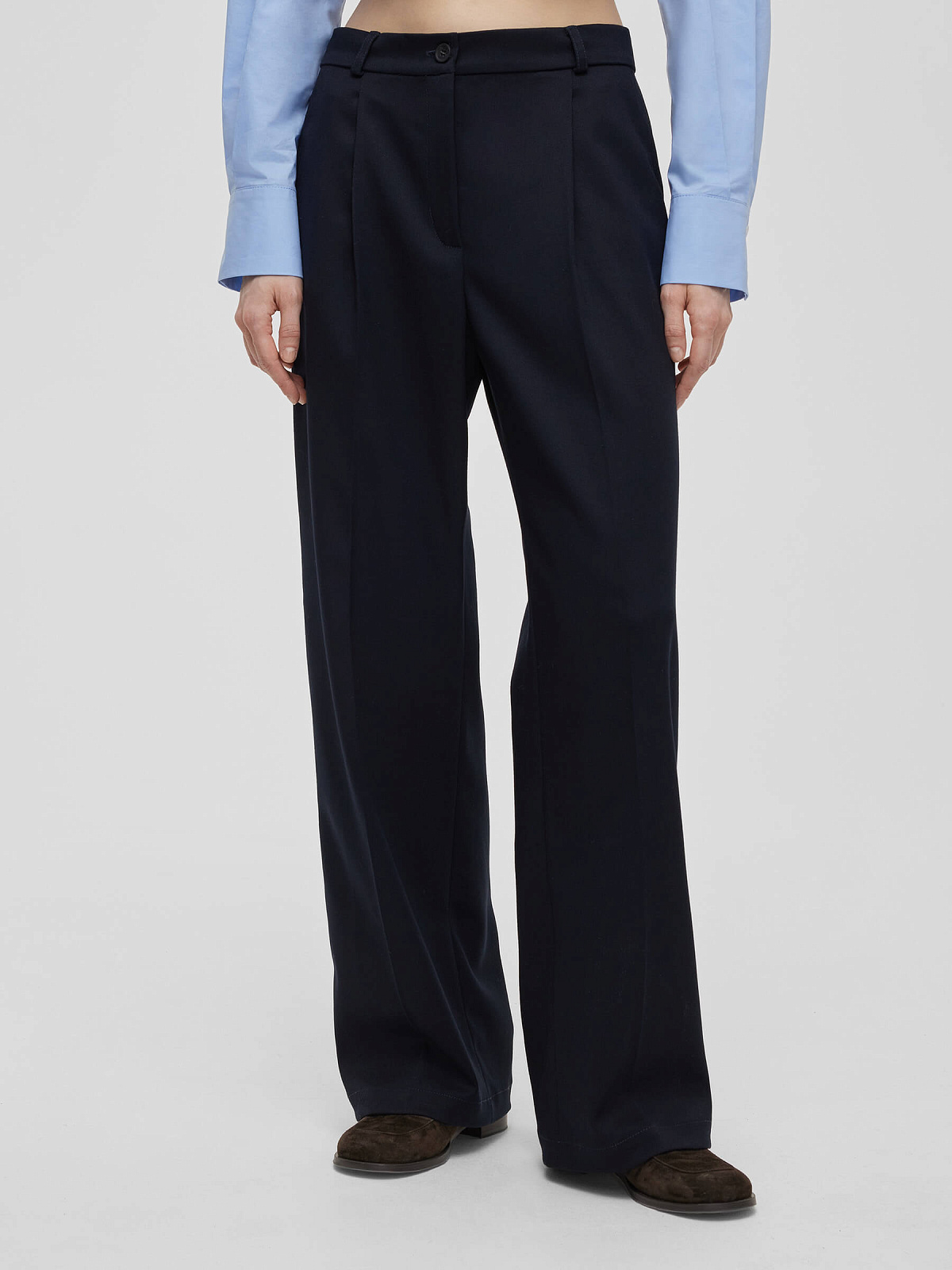 Брюки свободного кроя с защипами, темно-синий