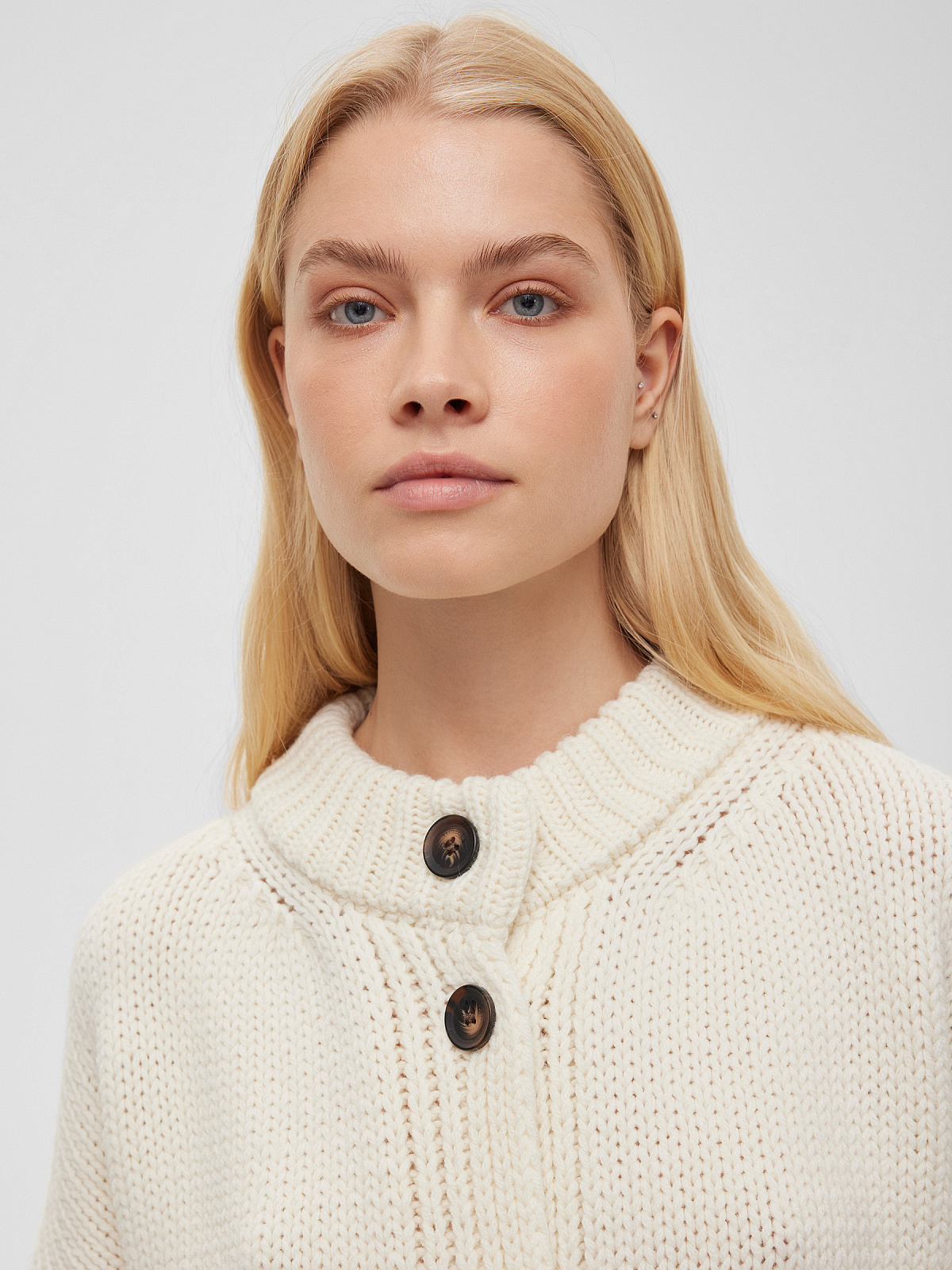 Кардиган на пуговицах крупной вязки, молочный