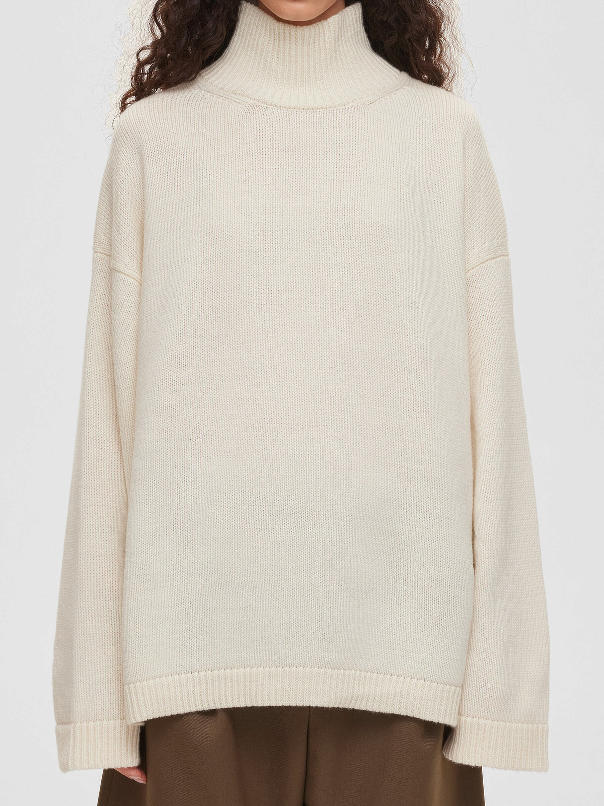 Свитер свободного кроя удлиненный, молочный