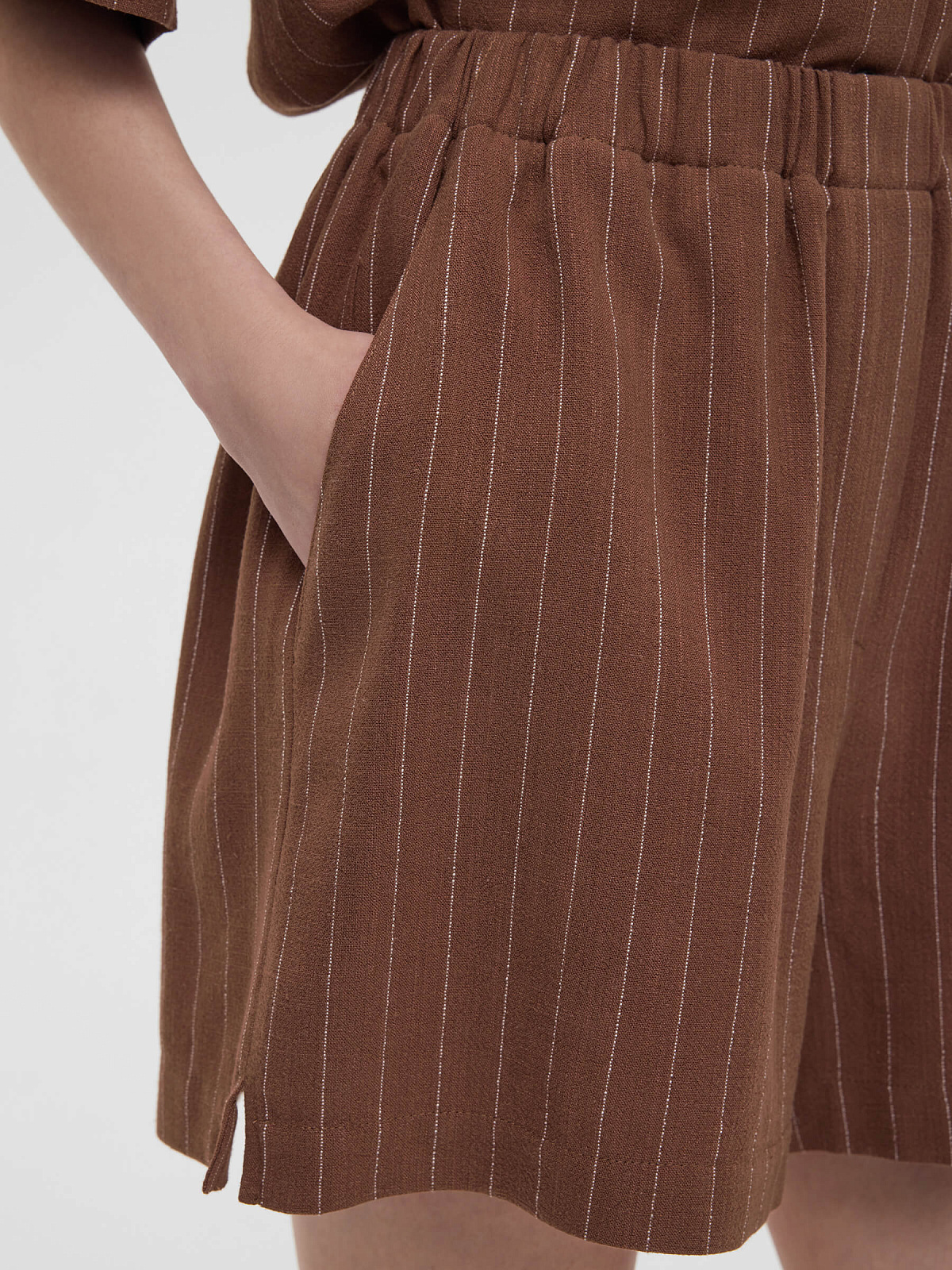 Шорты льняные в полоску 0198, коричневый