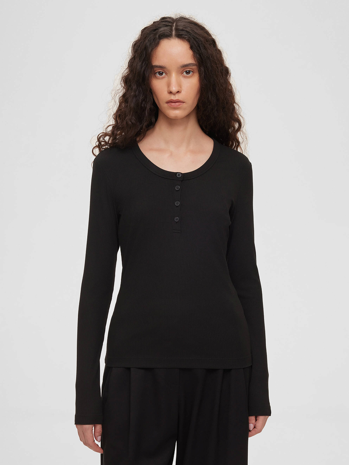 Лонгслив из трикотажа на пуговицах 0155, черный