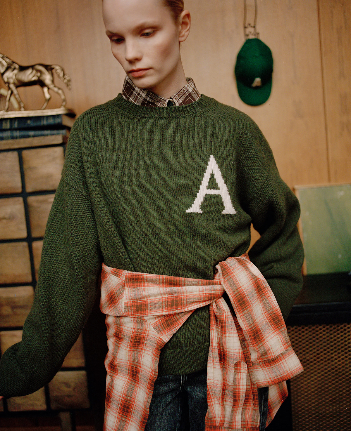 Джемпер свободного кроя с интарсией "А", зелено-молочный