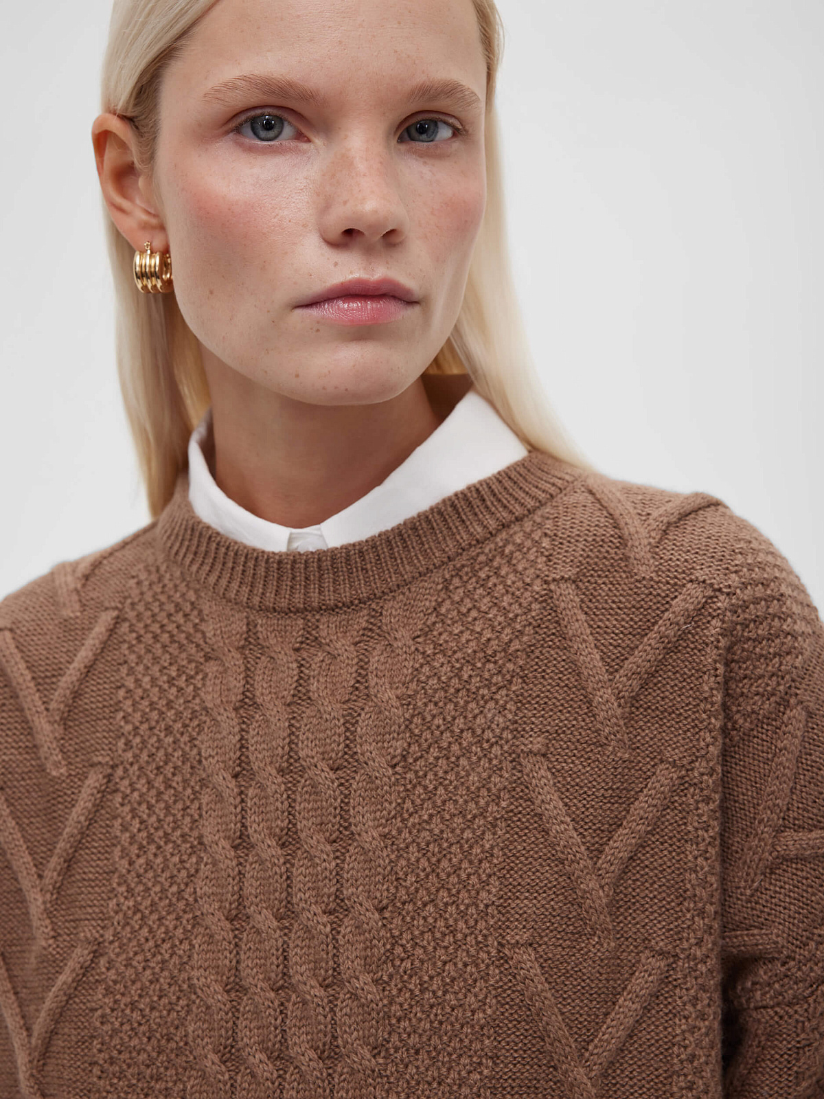 Джемпер удлиненный с косами, кофейный