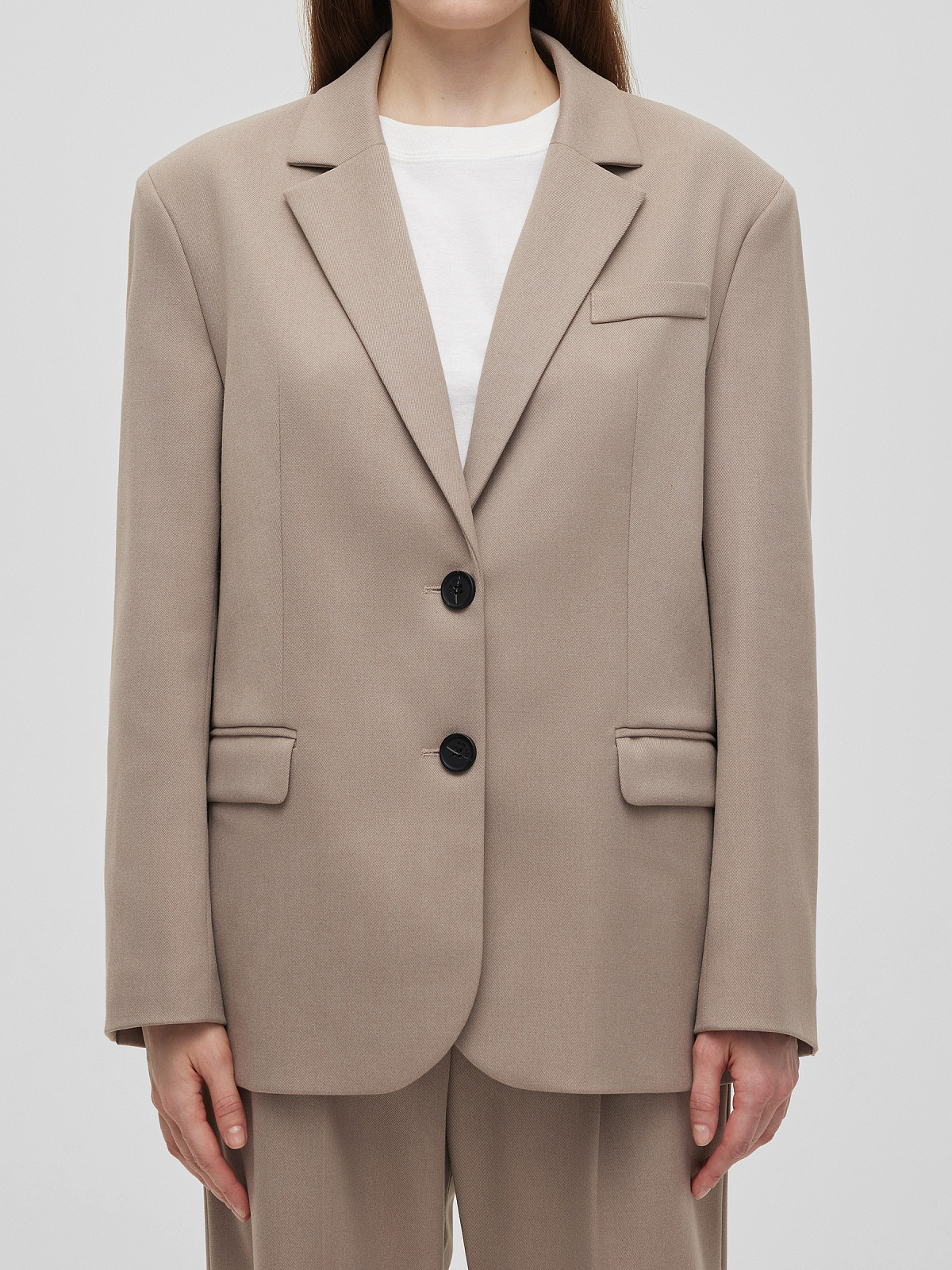 Жакет свободного кроя однобортный, серо-бежевый