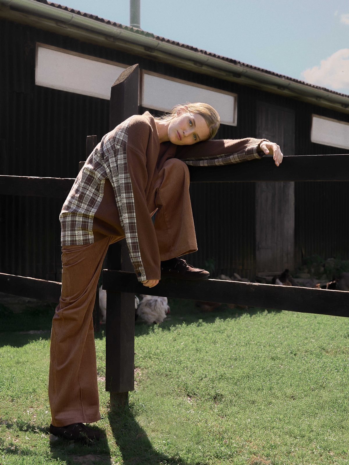 Брюки клеш из вельвета 0131, песочный