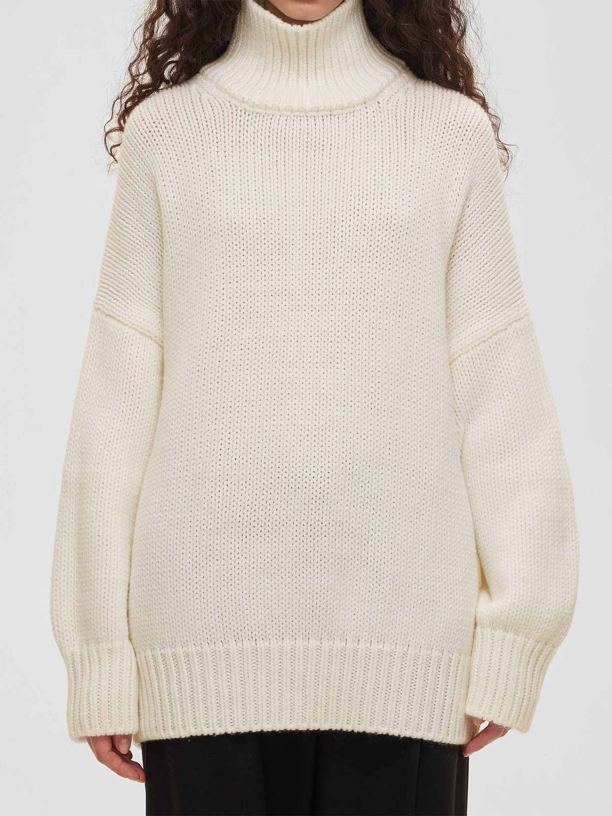 Свитер свободного кроя крупной вязки, белый