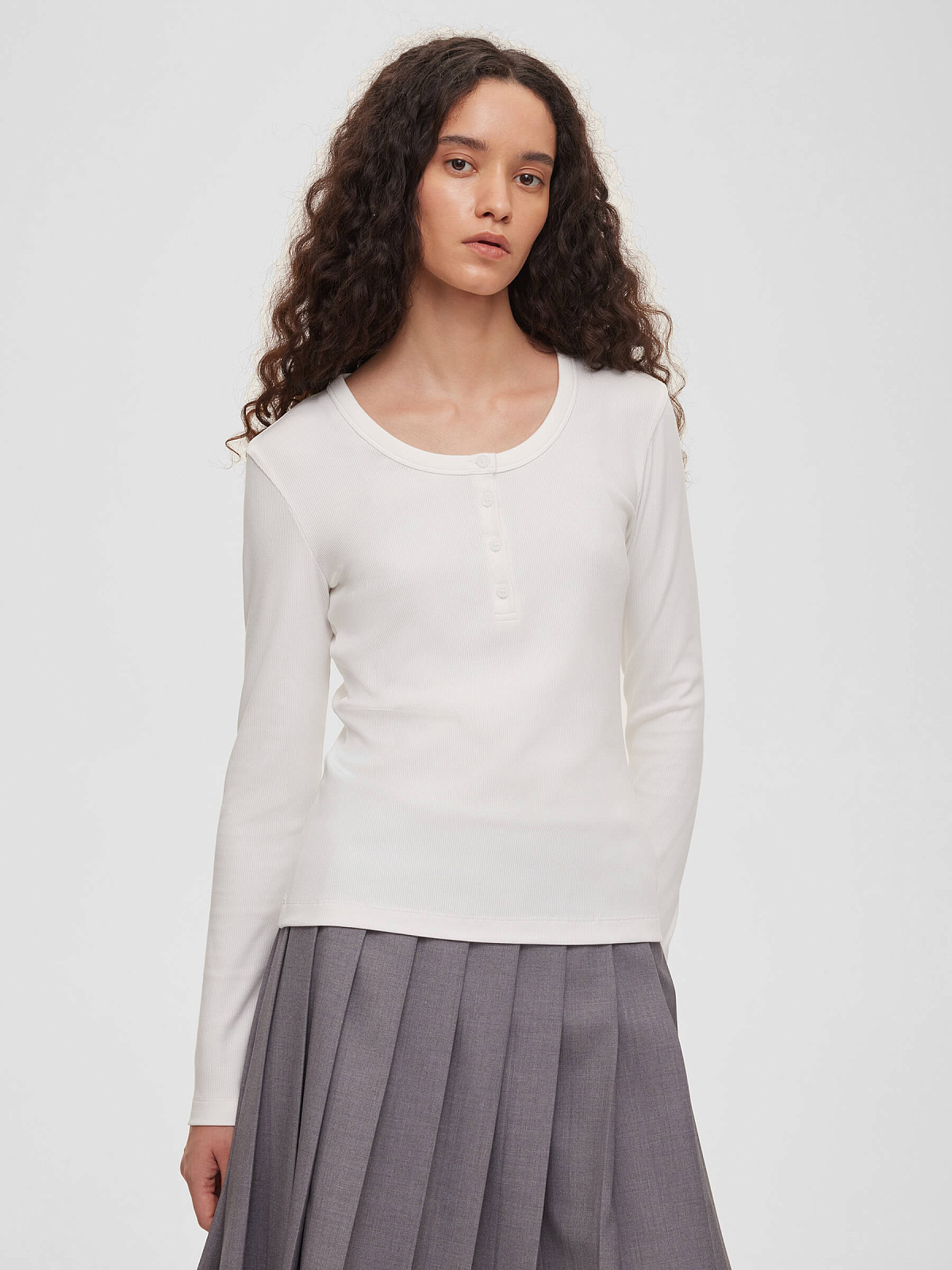 Лонгслив из трикотажа на пуговицах 0155, белый