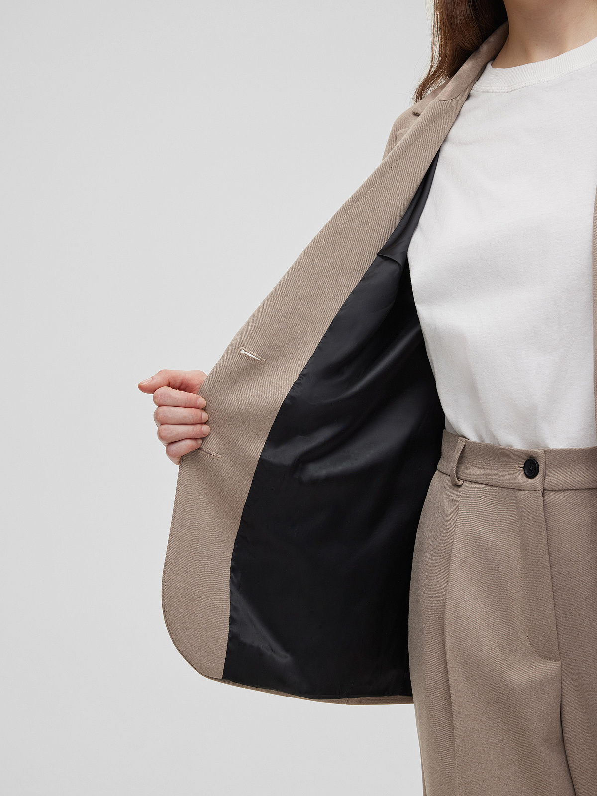 Жакет свободного кроя однобортный, серо-бежевый