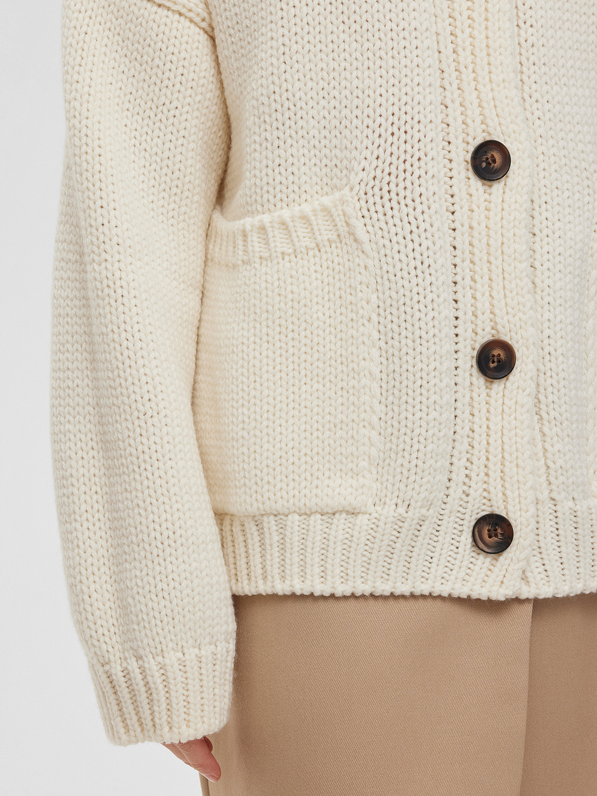 Кардиган на пуговицах крупной вязки, молочный