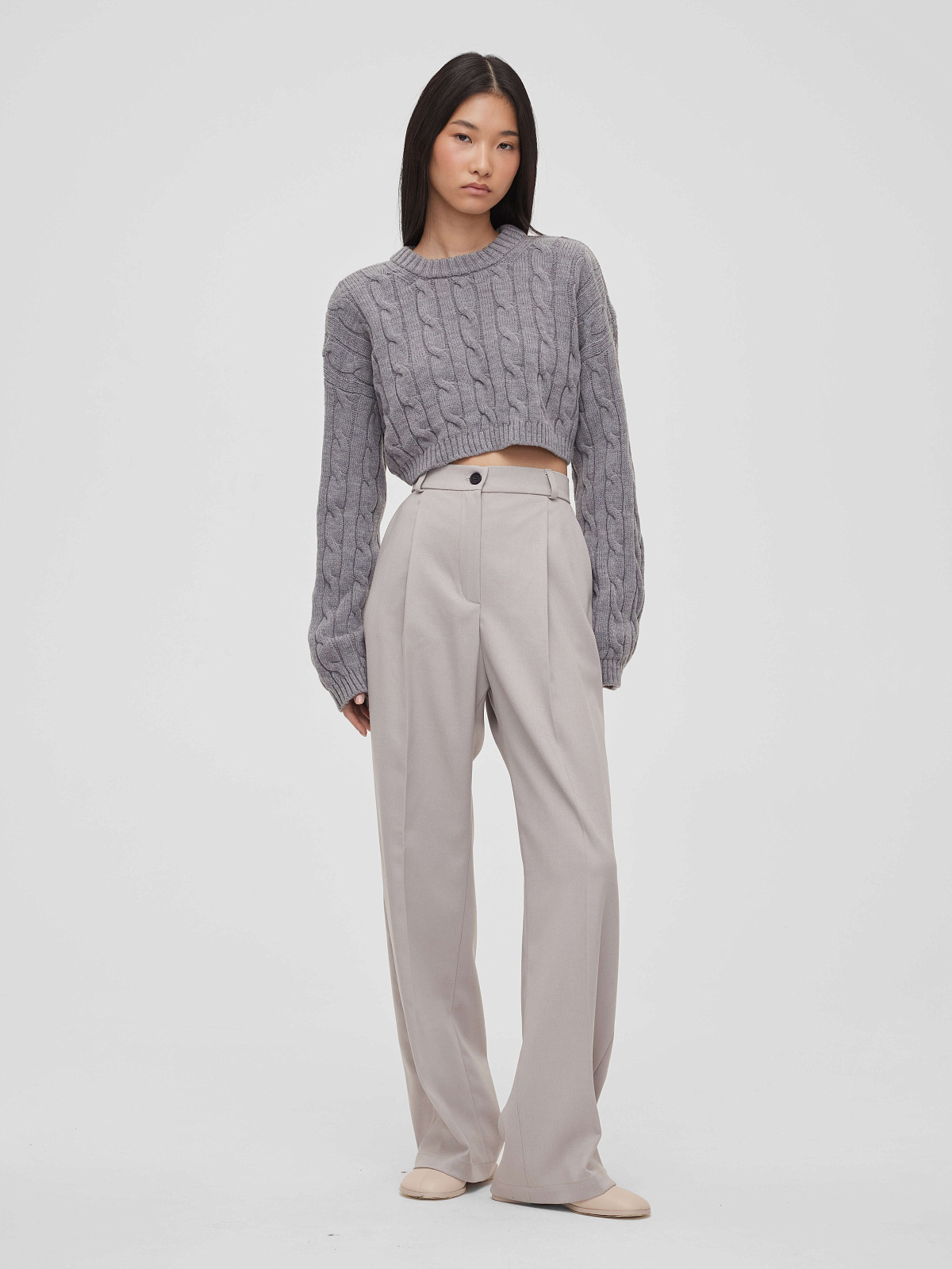 Брюки свободного кроя с защипами, светло-серый
