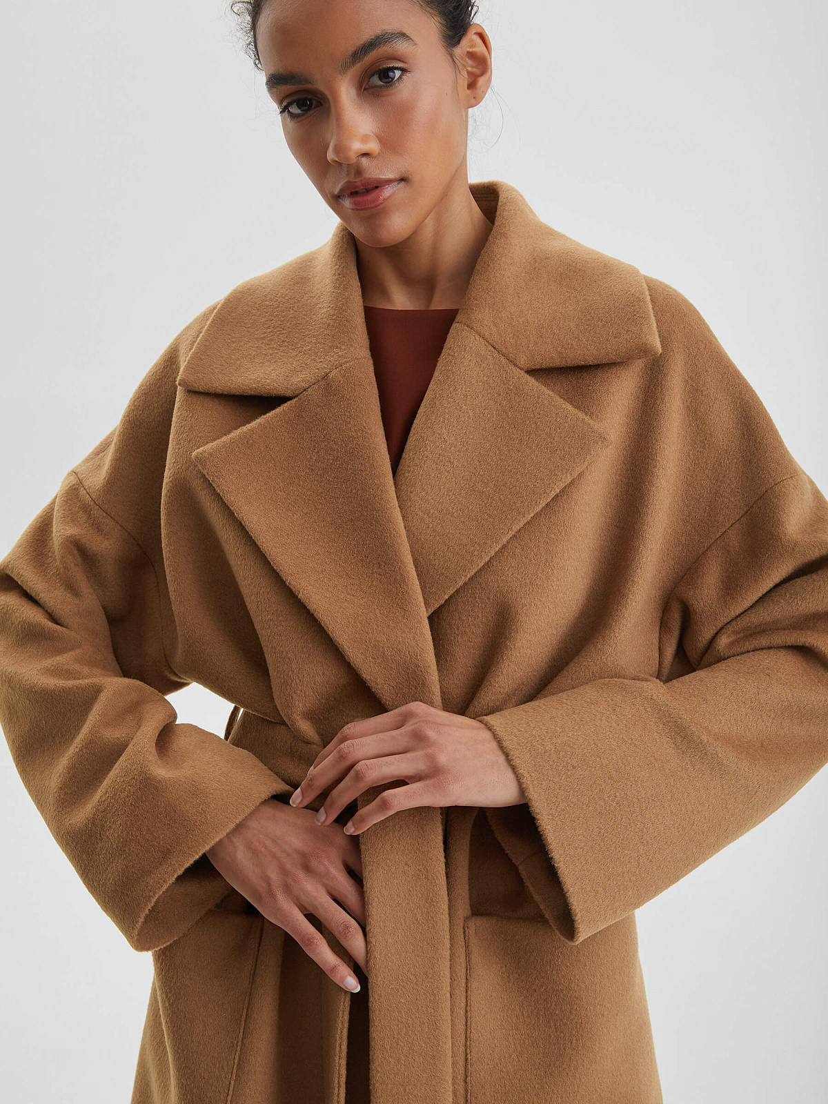 Пальто с объемными карманами и поясом, кэмел