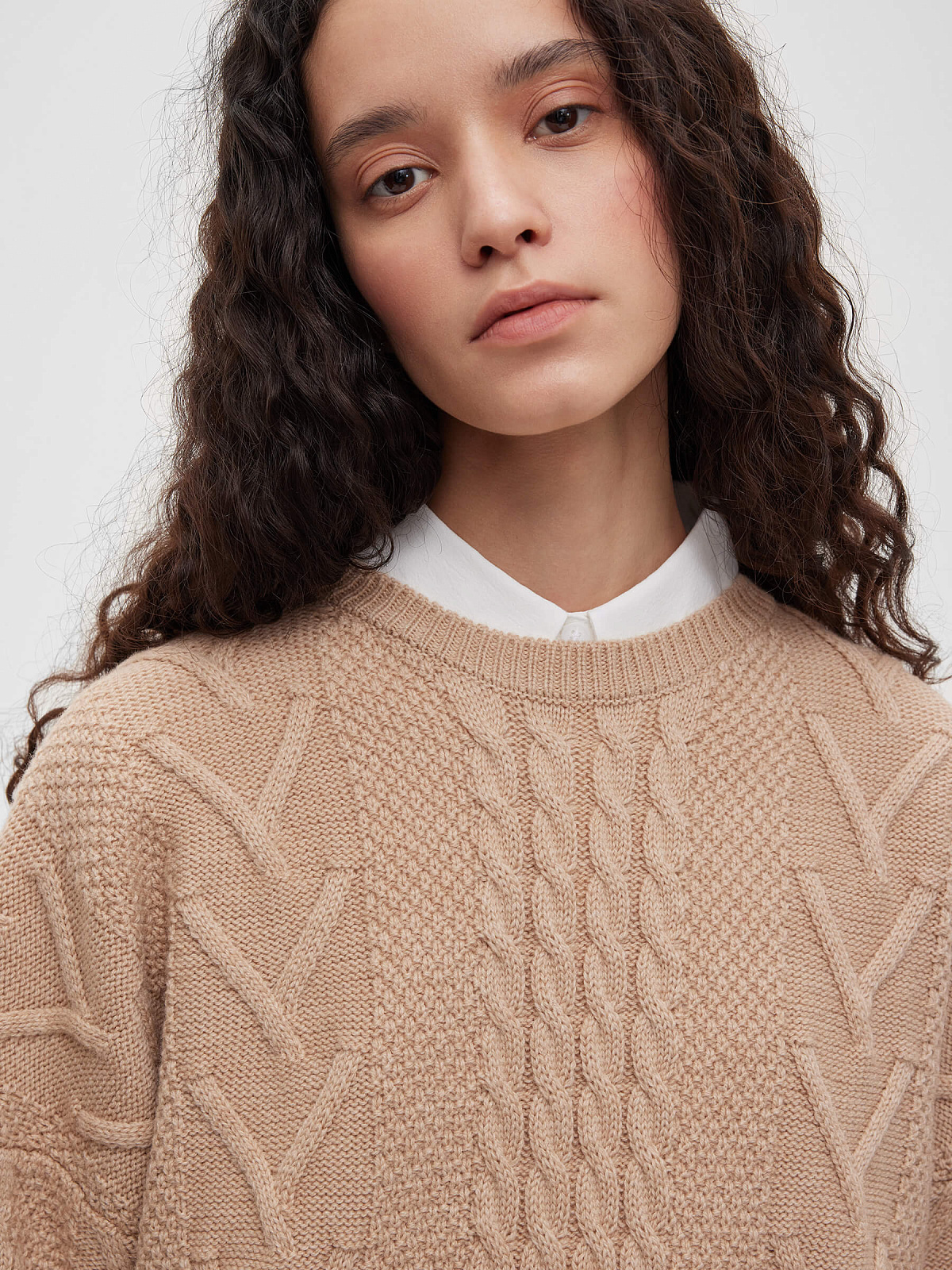 Джемпер удлиненный с косами, бежевый