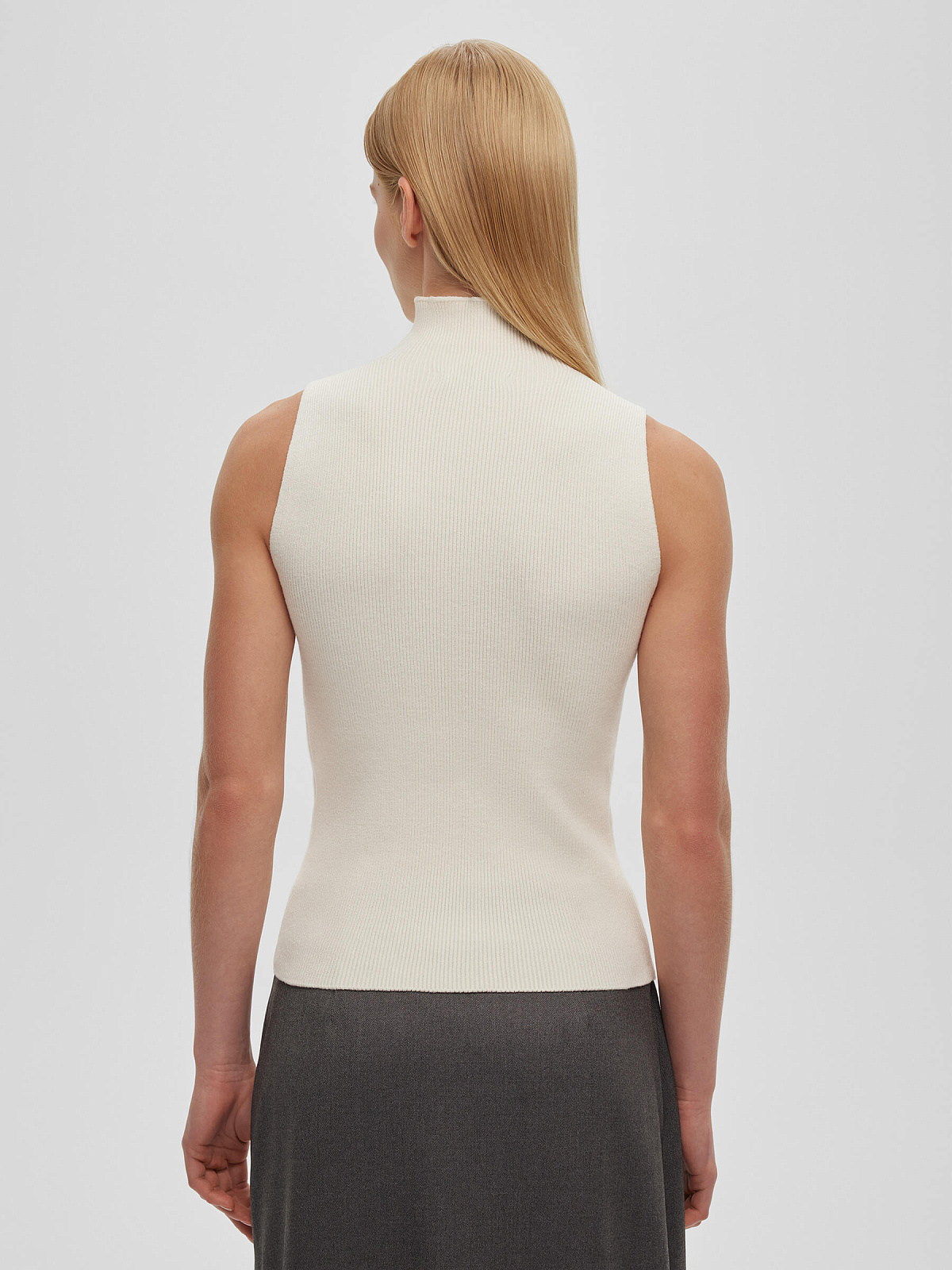 Трикотажный топ с воротником стойка, белый