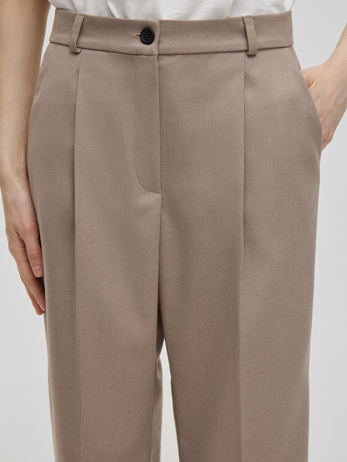 Брюки свободного кроя с защипами, серо-бежевый