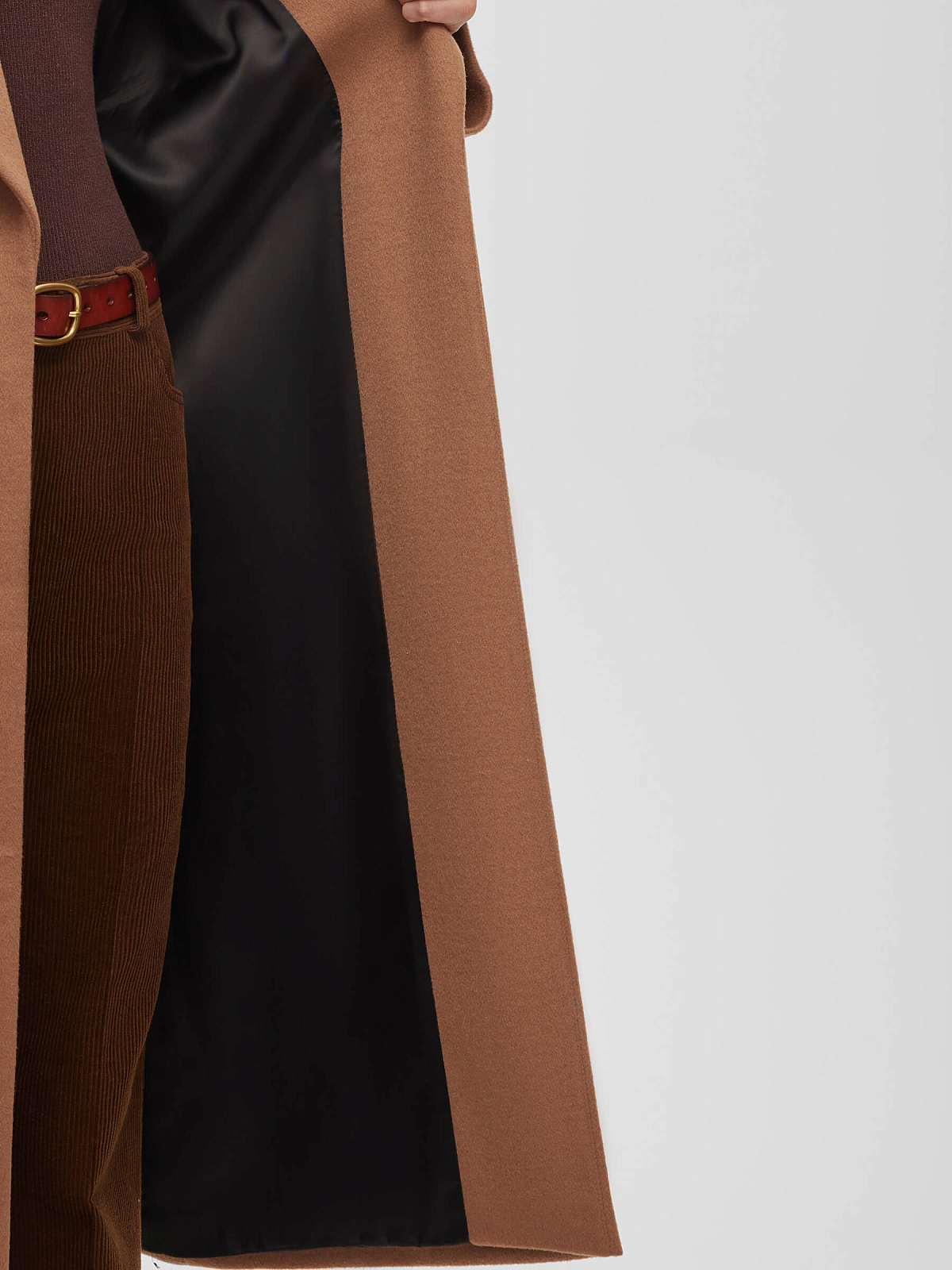 Пальто с объемными карманами и поясом, бежевый