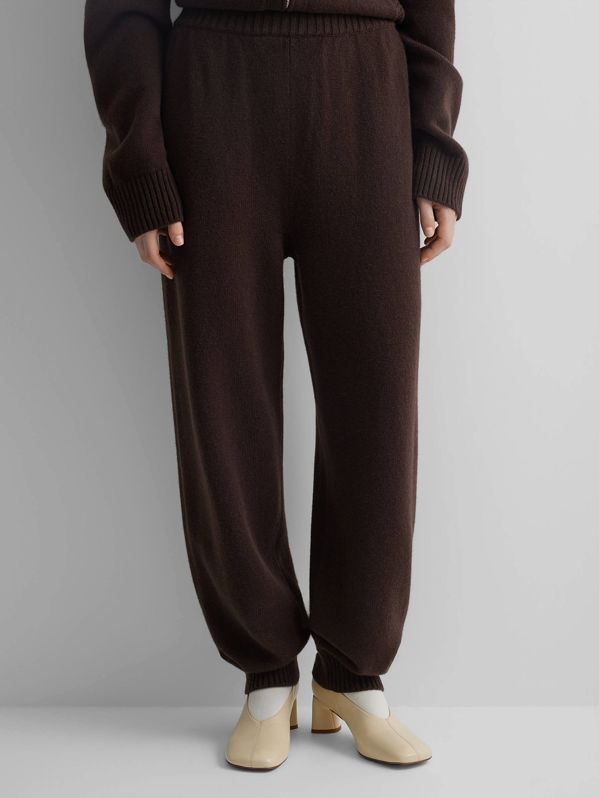 Брюки вязаные джоггеры из 100% мериноса, коричневый