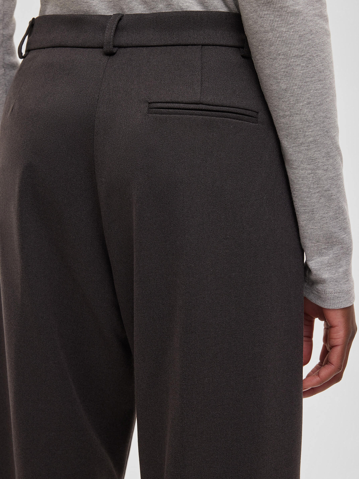 Брюки свободного кроя с защипами, графитовый