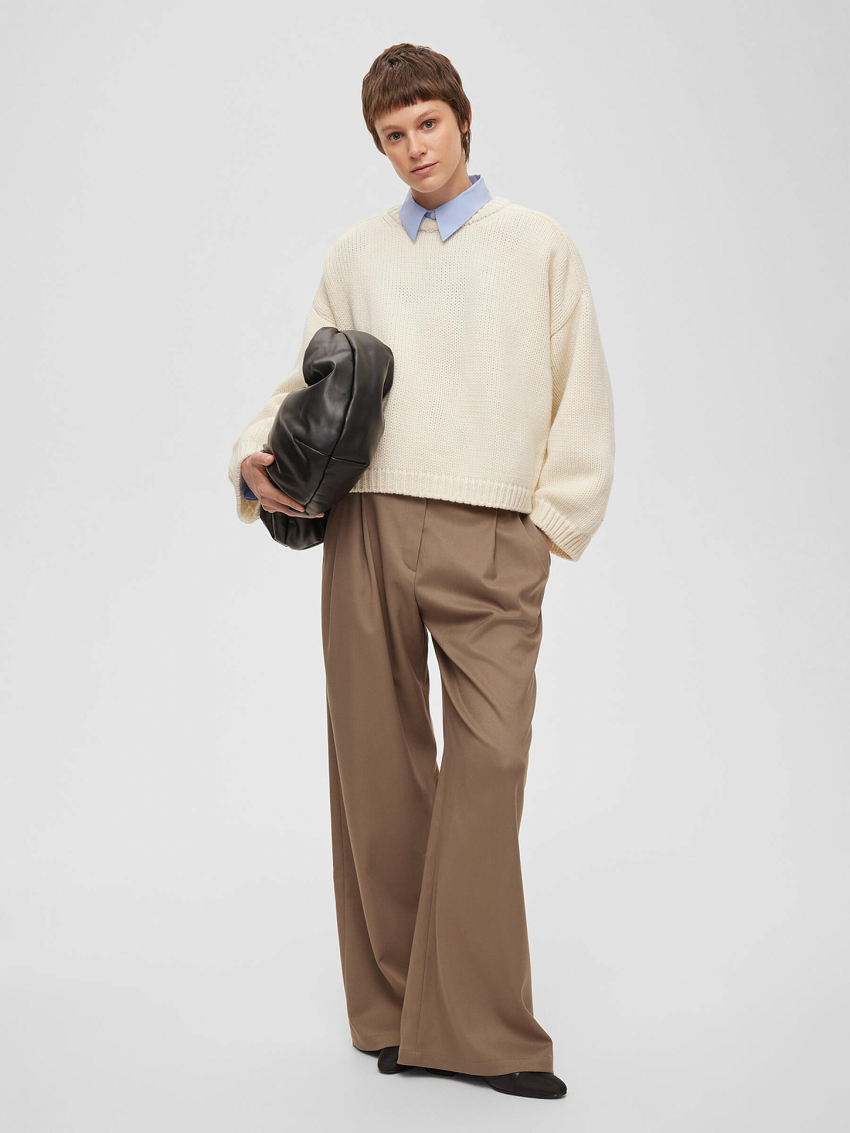 Джемпер с цельным плечом крупной вязки, молочный