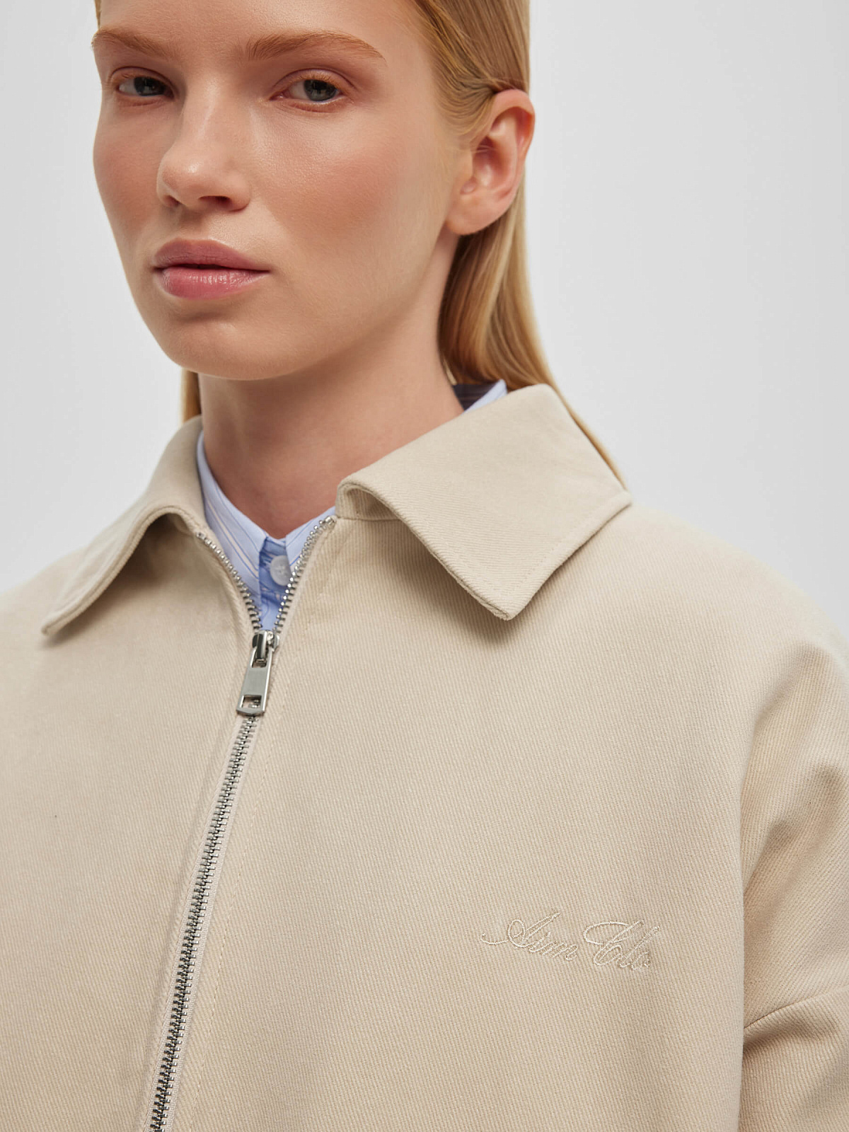 Бомбер утепленный из денима с вышивкой 0207, молочный