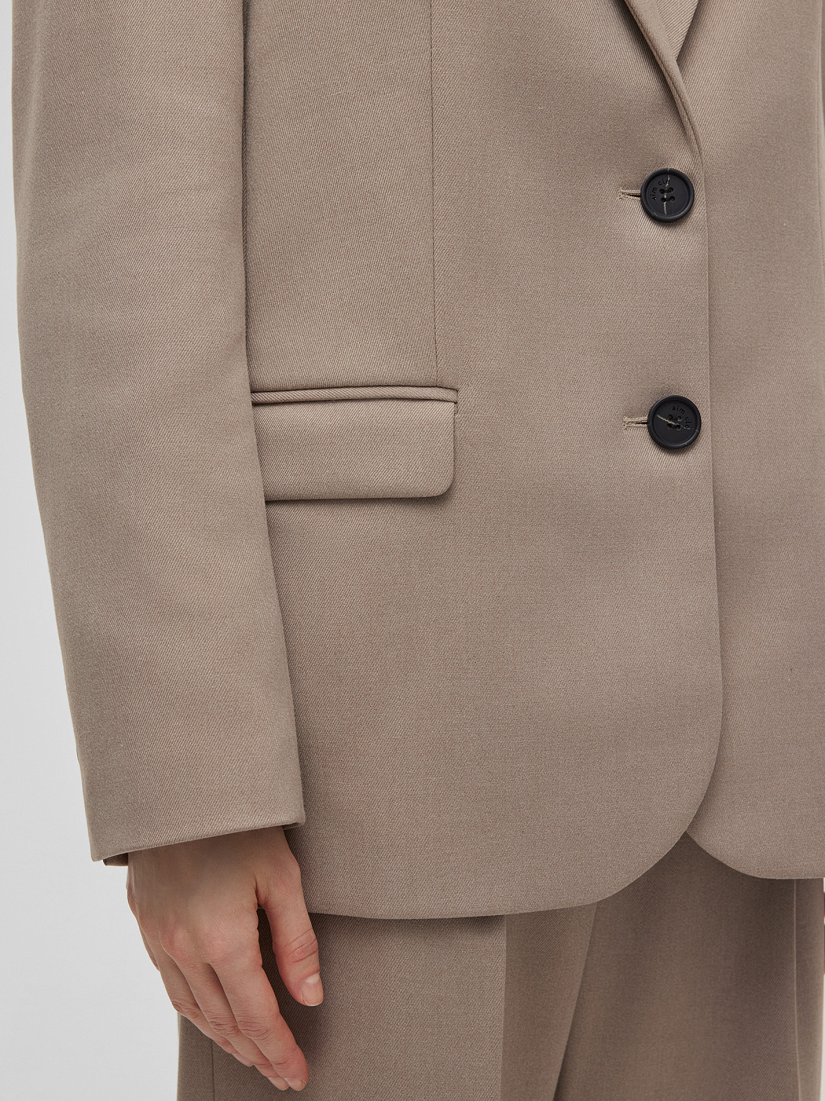 Жакет свободного кроя однобортный, серо-бежевый