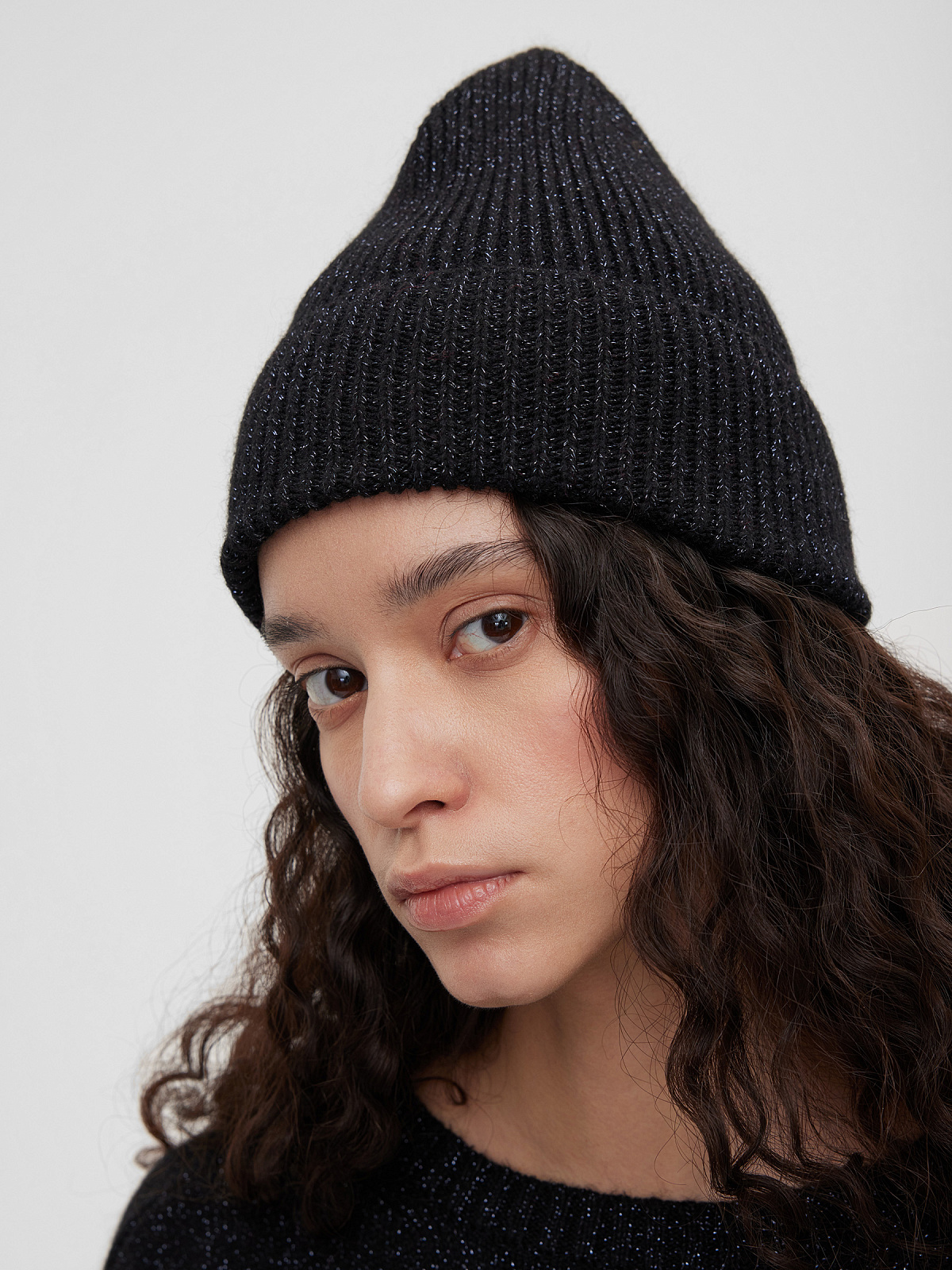 Шапка в рубчик с ангорой с люрексом, черный